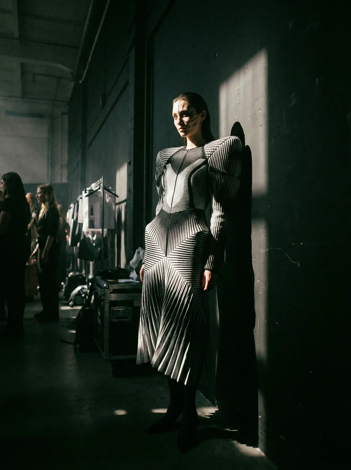 劲爆娱乐 前卫结构主义时装短视频